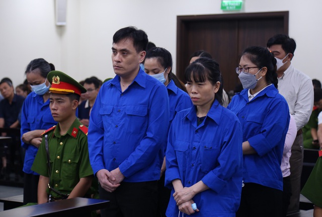 Ông Trần Hùng bị tuyên phạt 9 năm tù về tội nhận hối lộ - Ảnh 2.