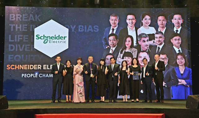Schneider Electric Việt Nam nhận giải thưởng 'lãnh đạo xuất sắc 2023' - Ảnh 1.