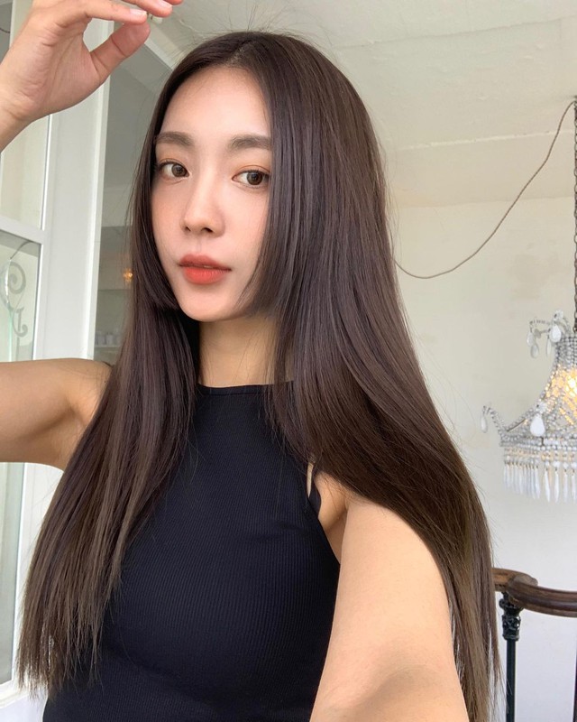 Tham khảo 3 kiểu tóc dài từ influencer xứ Hàn, nàng có ngay diện mạo tươi xinh - Ảnh 5.