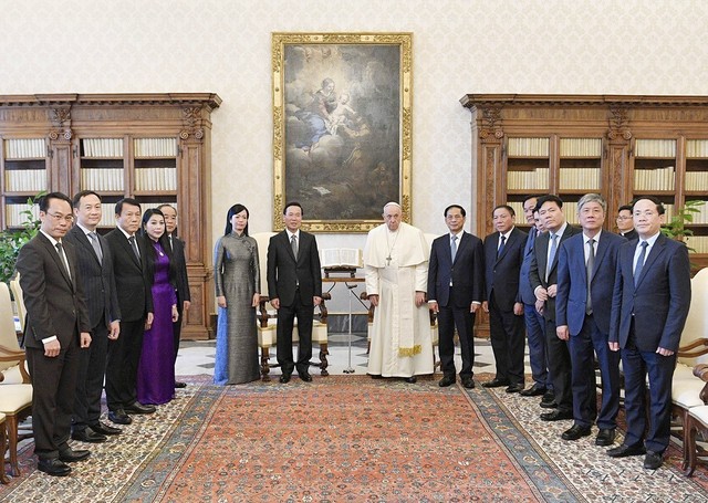 Chủ tịch nước Võ Văn Thưởng thăm Tòa thánh Vatincan, hội kiến Giáo hoàng Francis - Ảnh 3.