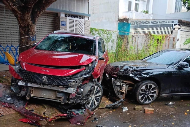 Đắk Lắk: Khởi tố người đàn ông lái xe tông hỏng ô tô của con trai - Ảnh 1.