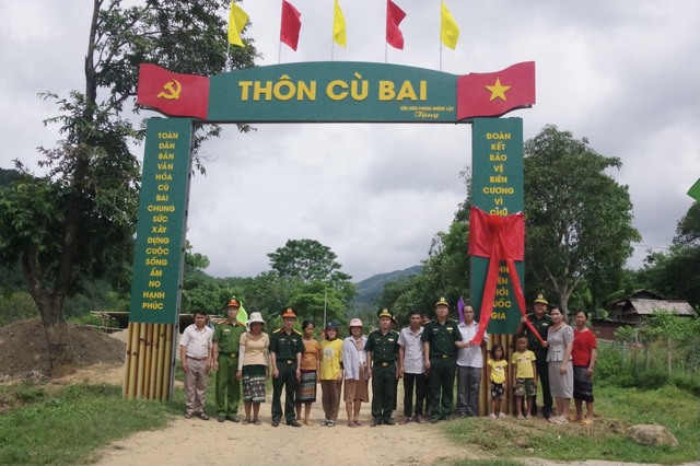Nhóm của những người từng thăm Trường Sa chăm lo cho đồng bào biên giới Quảng Trị - Ảnh 3.