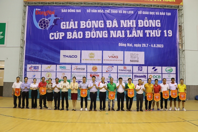 Khai mạc Giải bóng đá nhi đồng cúp Báo Đồng Nai lần thứ 19 - Ảnh 1.