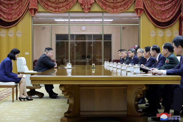 Ông Kim Jong-un gặp Ủy viên Bộ chính trị Trung Quốc tại Triều Tiên - Ảnh 1.