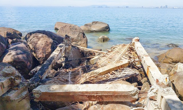 Đà Nẵng: Khẩn trương dọn sạch rác xây dựng ở bán đảo Sơn Trà - Ảnh 3.