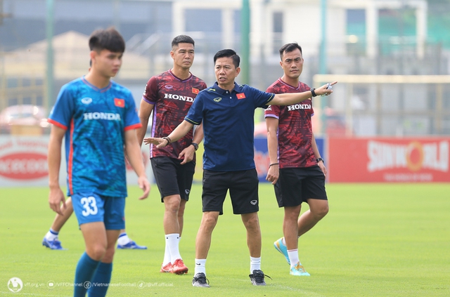 U.23 Việt Nam tập buổi đầu với 17 cầu thủ, sẵn sàng cho giải Đông Nam Á - Ảnh 7.