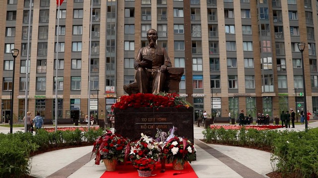 Khánh thành tượng đài Chủ tịch Hồ Chi Minh mới tại thành phố St. Petersburg - Ảnh 1.