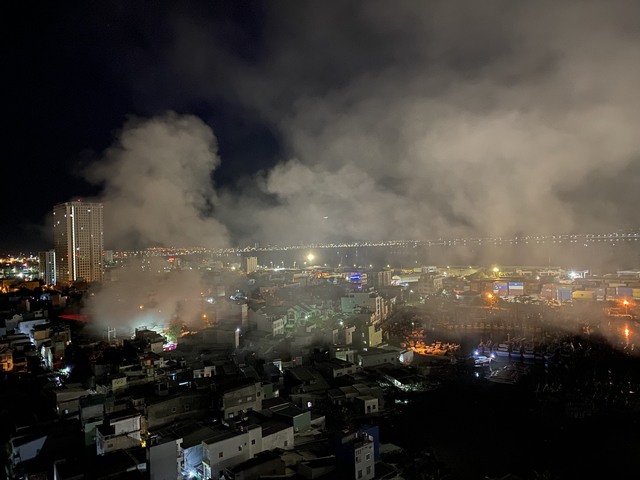 Bình Định: Cháy lớn khiến kho xe điện bị thiêu rụi trong đêm - Ảnh 4.
