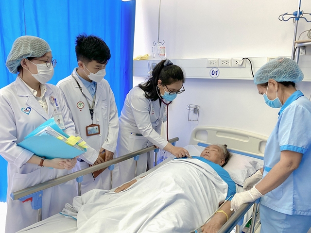 Trường ĐH Phan Châu Trinh: Đào tạo nhân lực y tế từ mô hình Viện - Trường - Ảnh 1.