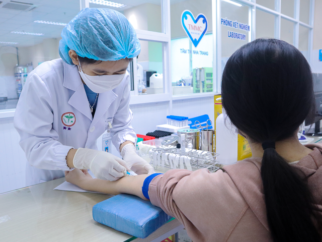 Trường ĐH Phan Châu Trinh: Đào tạo nhân lực y tế từ mô hình Viện - Trường - Ảnh 2.