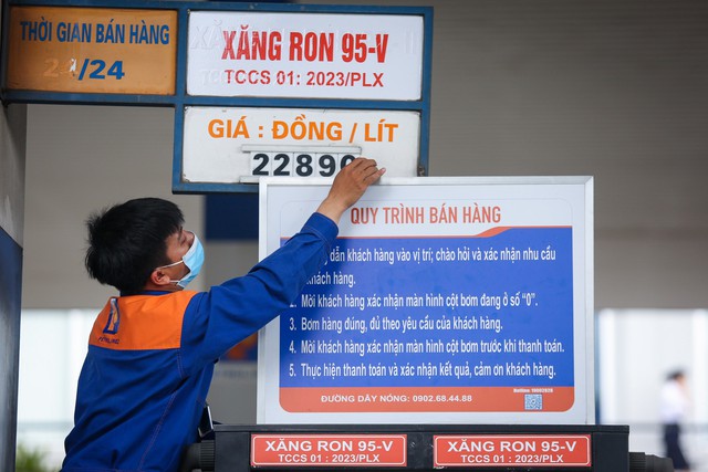 Giá xăng dầu hôm nay 27.6.2024: Xăng trong nước chiều nay tăng thế nào?- Ảnh 1.