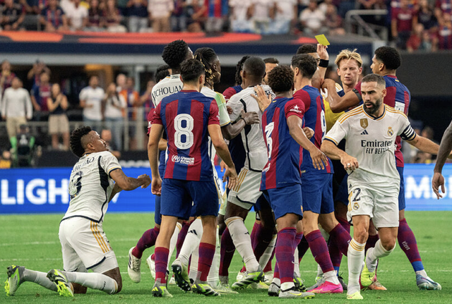 HLV Ancelotti bất ngờ lên tiếng về Mbappe khi Real Madrid thua đậm Barcelona tại Mỹ - Ảnh 1.