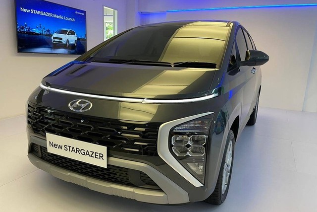 Hyundai Stargazer 2023 bổ sung phanh tay điện tử 'đấu' Mitsubishi Xpander   - Ảnh 1.