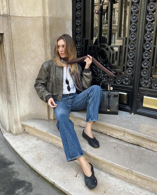 Diện quần jeans lãng mạn thanh lịch như phụ nữ Pháp - Ảnh 11.