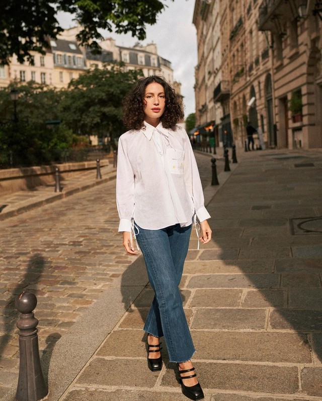 Diện quần jeans lãng mạn thanh lịch như phụ nữ Pháp - Ảnh 1.