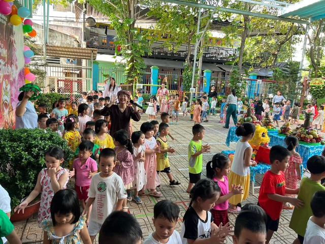 Cô giáo mầm non 'kute' dạy nhảy miễn phí cho trẻ em ngày hè - Ảnh 3.
