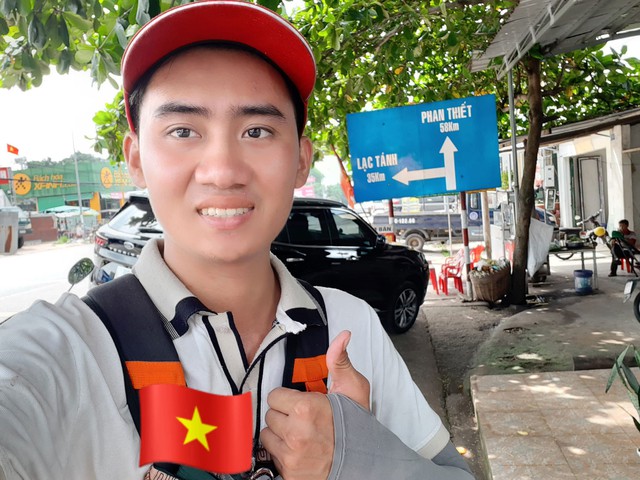 Chàng trai đi bộ từ TP.HCM ra Hà Nội để vượt 'trầm cảm'  - Ảnh 3.