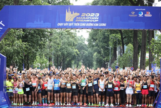 Siêu mẫu Hồ Đức Vĩnh tổ chức thành công giải Marathon Dream Cup 2023   - Ảnh 2.
