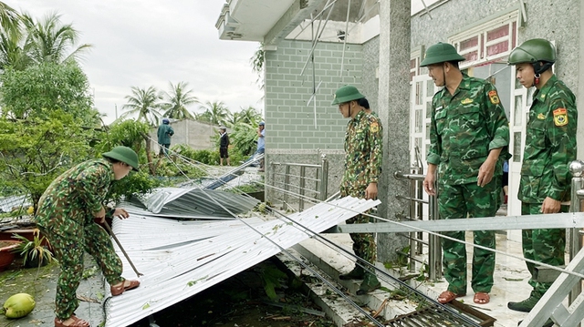 Sóc Trăng: Lốc xoáy làm 3 người bị thương, hơn 40 căn nhà bị thiệt hại - Ảnh 1.