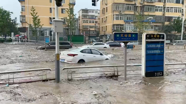 Mưa bão gây chết người ở Bắc Kinh - Ảnh 1.