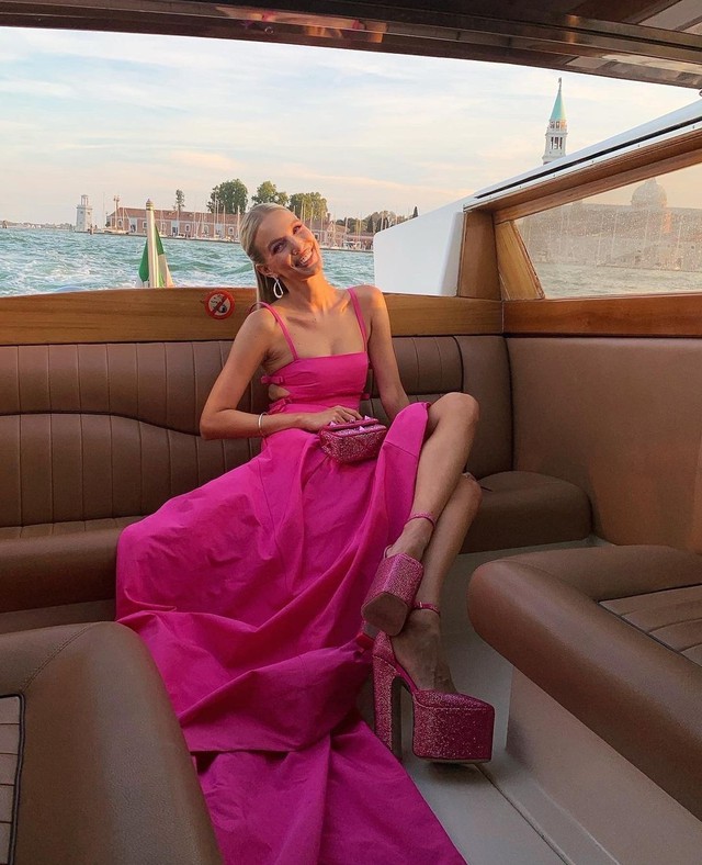 Tủ đồ màu hồng của nữ fashionista người Đức - Leonie Hanne - Ảnh 1.