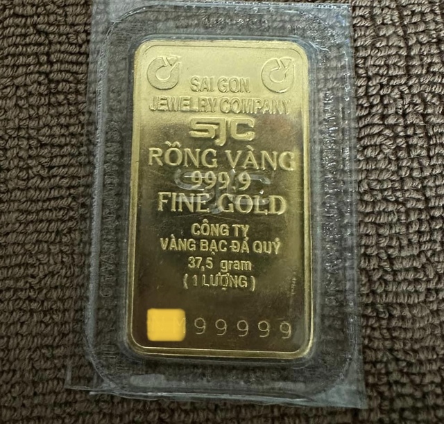 Vàng miếng SJC sê ri đẹp giá 100 triệu đồng/lượng - Ảnh 1.