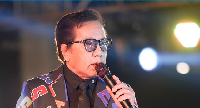 Elvis Phương hát trong đêm nhạc 60 năm tình ca Ngô Thụy Miên   - Ảnh 1.