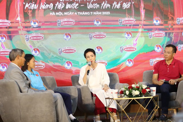 2 nhà vô địch thế giới dành lời khuyên đặc biệt cho đội tuyển nữ Việt Nam  - Ảnh 1.