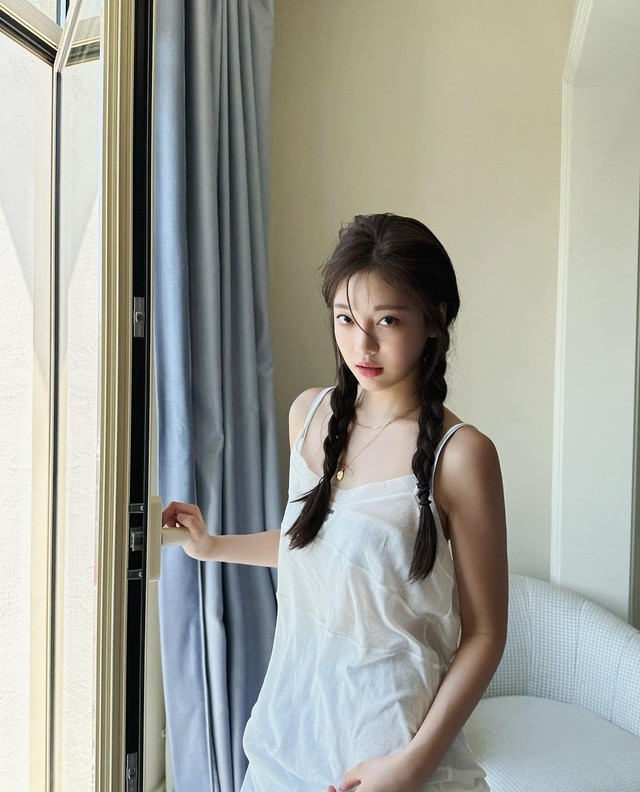 Váy trắng tiểu thư | 9 mẫu trắng đẹp lung linh của Sao Hàn