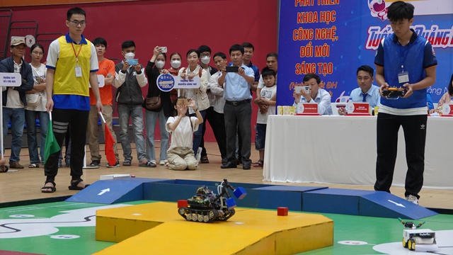 Cuộc thi sáng tạo robot  Quảng Ngãi: ‘Tuổi trẻ Quảng Ngãi sáng tạo đổi mới’ - Ảnh 1.