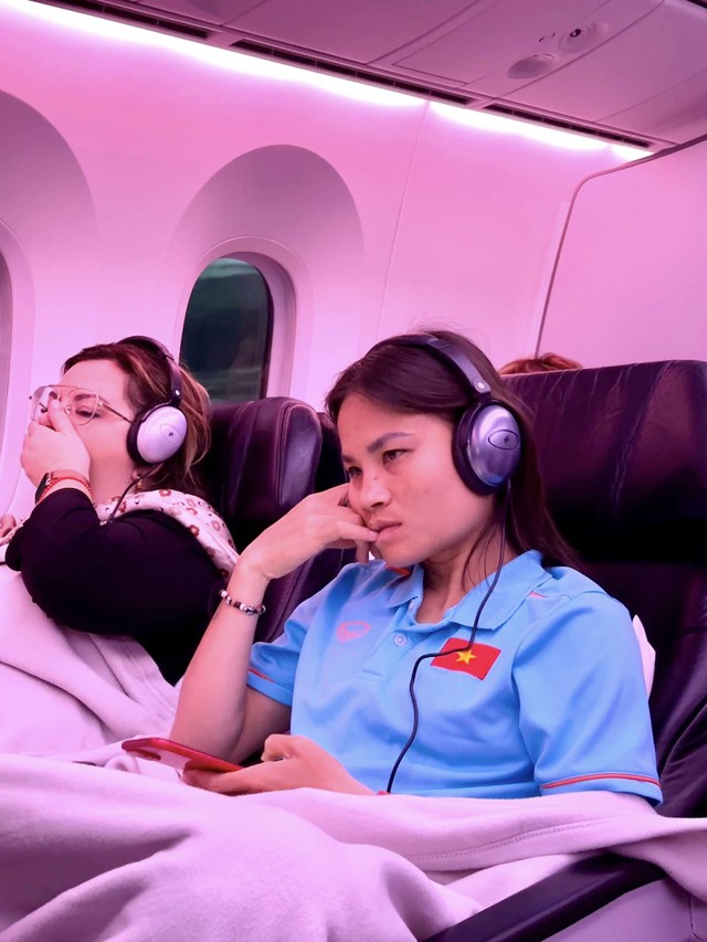 Đội tuyển nữ Việt Nam tới New Zealand an toàn sau chuyến bay 10 tiếng - Ảnh 3.