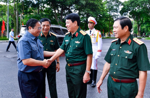 Thủ tướng: 'Phấn đấu gia tăng nội địa hóa vũ khí trang bị quốc phòng' - Ảnh 2.