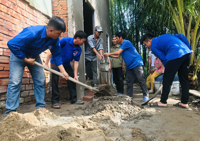 Theo bước chân tình nguyện: Góp sức trẻ xây nhà cho học sinh nghèo - Ảnh 1.