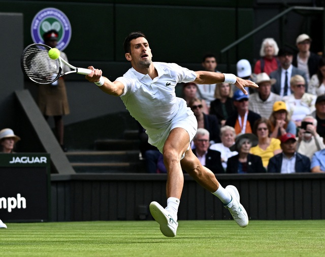 Djokovic thắng trận thứ 350 tại Grand Slam, tiếp tục tiến đến kỷ lục
 - Ảnh 1.