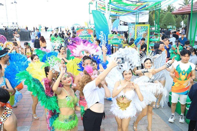 Chiêm ngưỡng bữa tiệc sắc màu của Huda Beach Carnival tại Đà Nẵng - Ảnh 2.