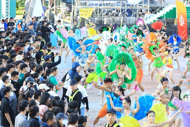 Chiêm ngưỡng bữa tiệc sắc màu của Huda Beach Carnival tại Đà Nẵng - Ảnh 3.