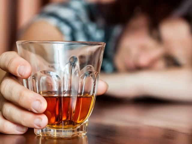 Tìm ra 'cơ chế' khiến rượu làm tăng nguy cơ mắc ung thư - Ảnh 1.