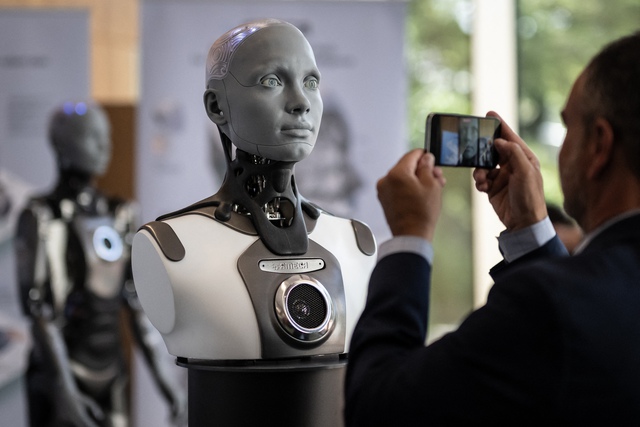 Robot tuyên bố có thể điều hành thế giới tốt hơn con người - Ảnh 2.