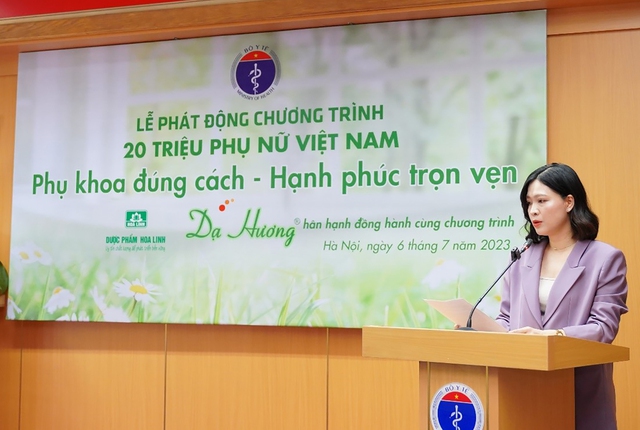 Chị Nguyễn Thị Thùy Dung - Giám Đốc Ngành Hàng - đại diện Hoa Linh phát biểu (Nguồn ảnh: ADCrew)