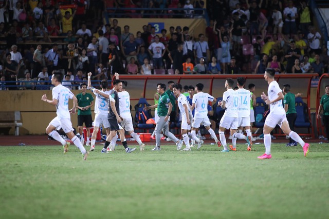 Filip Nguyễn thất bại, thủ môn dự bị thành người hùng đưa Nam Định vào tứ kết Cúp quốc gia - Ảnh 14.