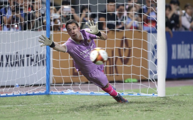 Filip Nguyễn thất bại, thủ môn dự bị thành người hùng đưa Nam Định vào tứ kết Cúp quốc gia - Ảnh 11.