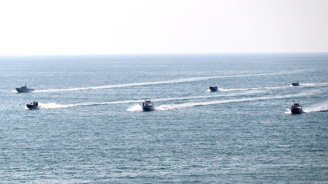 Iran bắt tàu hàng chở 900 tấn ‘nhiên liệu lậu’ - Ảnh 1.