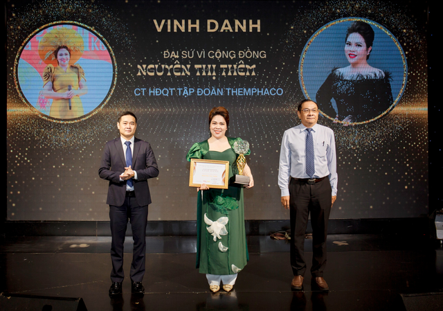 Doanh nhân Nguyễn Thị Thêm vinh dự nhận Giải thưởng Đại sứ vì Cộng đồng - Ảnh 1.