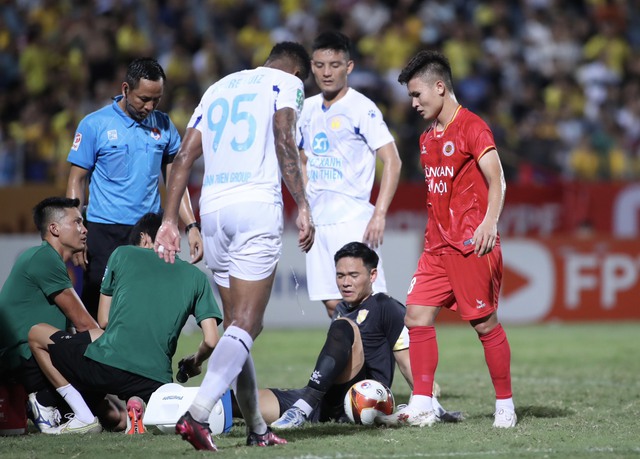 Filip Nguyễn thất bại, thủ môn dự bị thành người hùng đưa Nam Định vào tứ kết Cúp quốc gia - Ảnh 3.