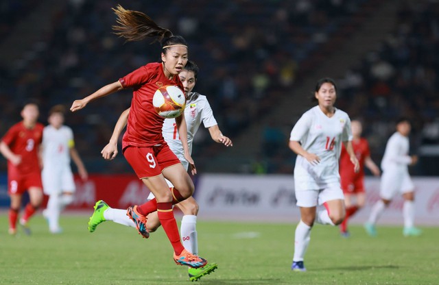Đội tuyển nữ Việt Nam chuẩn bị thể lực, rèn bóng bổng trước World Cup - Ảnh 1.