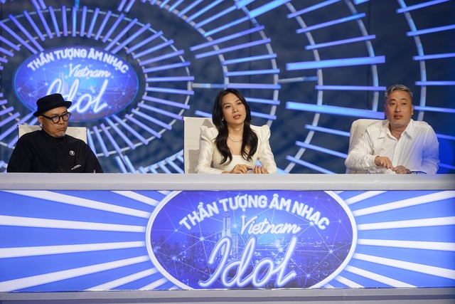 Mỹ Tâm bật khóc trong tập 1 của ‘Vietnam Idol 2023’ - Ảnh 1.