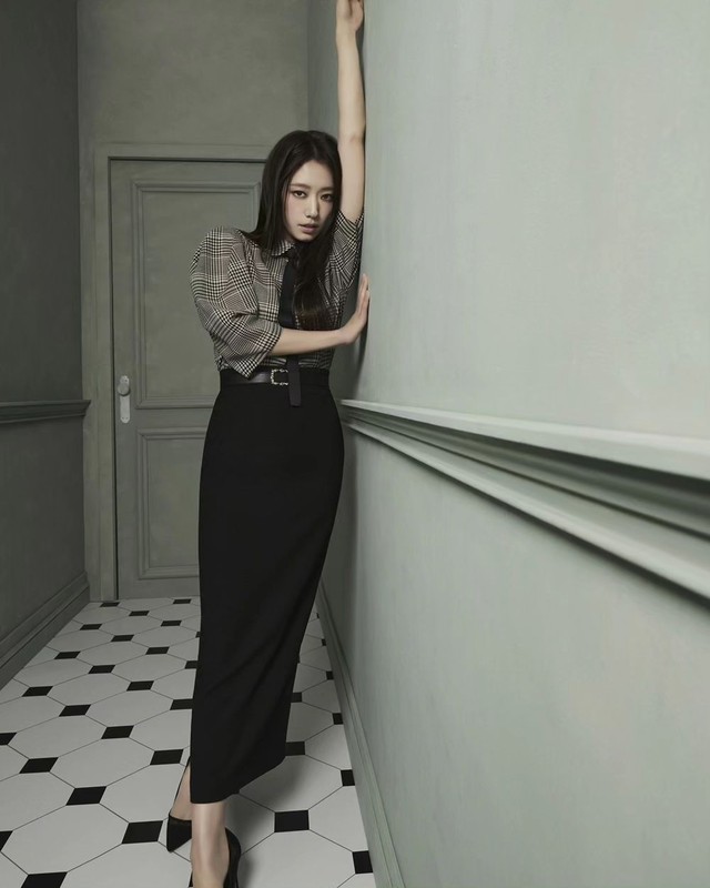 Mẹ một con Ye Jin, Shin Hye nâng tầm vẻ ngoài nhờ kiểu áo sơ mi  - Ảnh 5.