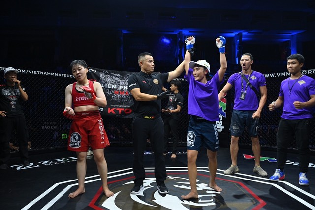 Trần Ngọc Lượng đánh bại đệ tử Johnny Trí Nguyễn tại MMA LION Championship 07  - Ảnh 4.