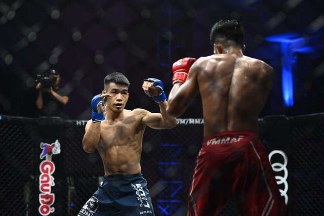 Trần Ngọc Lượng đánh bại đệ tử Johnny Trí Nguyễn tại MMA LION Championship 07  - Ảnh 2.