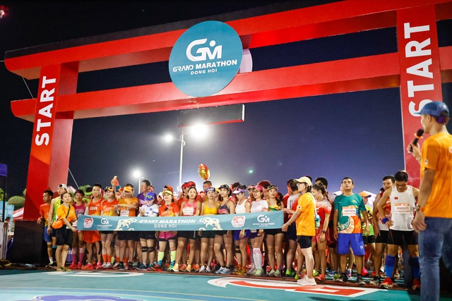 Hơn 1.500 vận động viên tham gia giải Grand Marathon Đồng Hới - Ảnh 1.